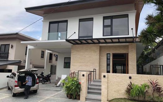 Splendid4BedroomHouseandLotforSaleinAlabangHillsMuntinlupa-1.jpg