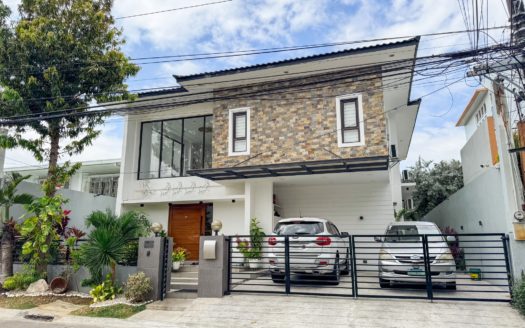 Spotless5-BedroomHouseforSaleinBFHomes,ParañaqueCity-1.jpg