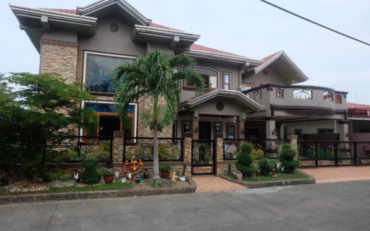 Bewitching4-BedroomHouseforSaleinAlangilan,Batangas-1.jpg