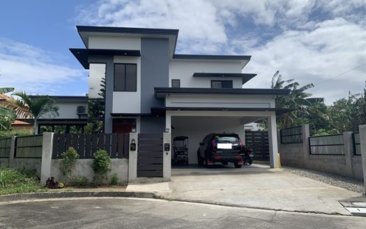 BrandNew3-BedroomHouseforSaleinRivieraGolfandCountryClubSilangCavite-1.jpg