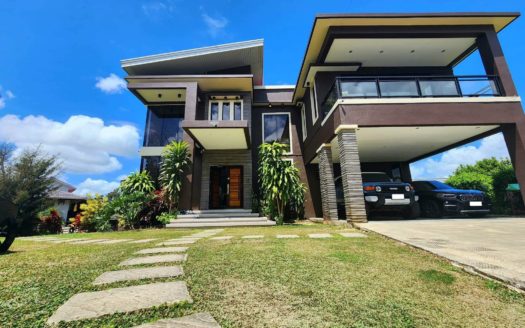 Gorgeous6-BedroomHouseforSaleinLaguna-1.jpg