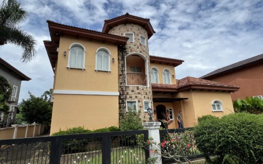 Marvelous4-BedroomHouseforSaleinPortofinoSouthDaangReyna-1.jpg