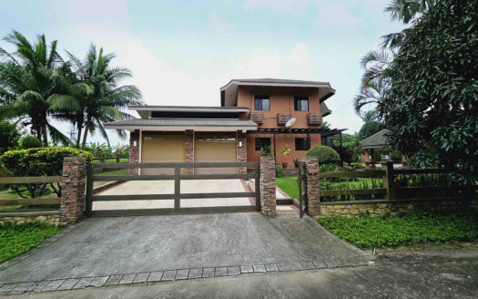 Picturesque4-BedroomHouseforSaleinLeisureFarmsLemeryBatangas-1.jpg