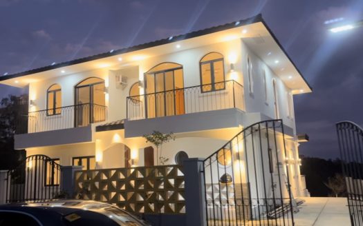 Pristine3-BedroomHouseforSaleinSplendidoTagaytay,Laurel,Batangas-1.jpg