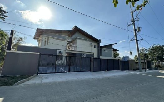 AirbnbVillaswith9BedroomHouseforSalenearTagaytay-1.jpg