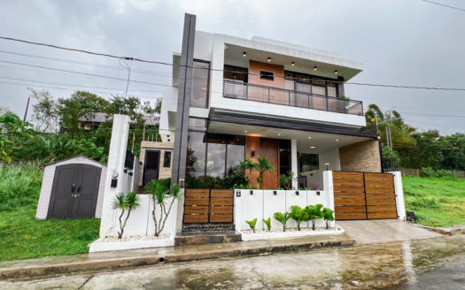 Lucrative5-BedroomPropertyforSalenearTagaytay-1.jpg