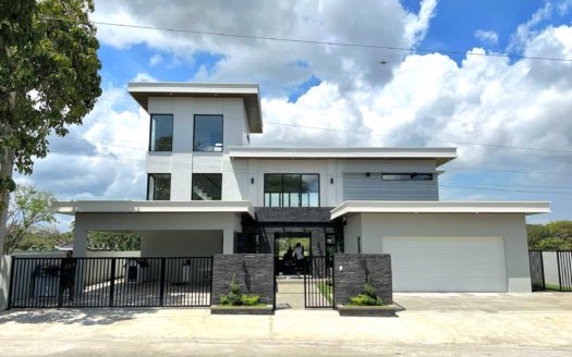 Spectacular4-BedroomHouseandLotforSaleinEagleRidgeGolfCommunityCavite-1.jpg