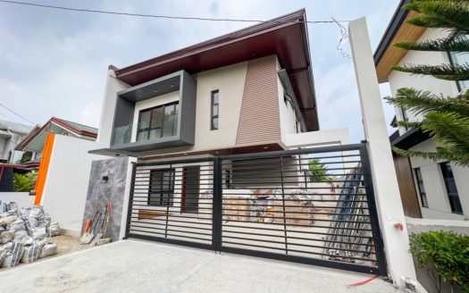 Divine3BedroomHouseandLotforSaleinFilheightsSubd.-1.jpg