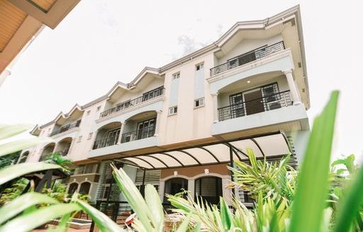 Dynamic4BedroomTownhouseforSaleinNewManila-1.jpeg