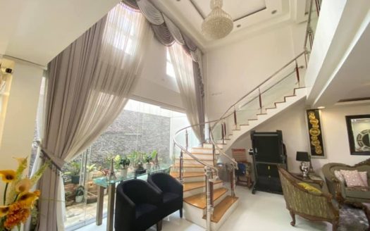 Resplendent8-BedroomTownhouseforSaleinSantaMesaManila-1.jpg