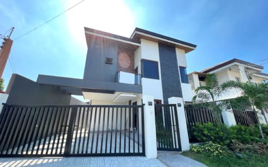 Stunning4-BedroomHouseandLotforSaleinParañaque-1.jpg