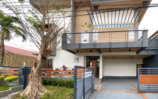 Ultramodern4-BedroomHouseandLotforSaleinBFHomesParanaque-City-1.jpg