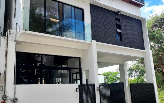 Upscale 6-BedroomHouseforSaleinGreenwoodsExecutiveVillage,Rizal -1.jpg