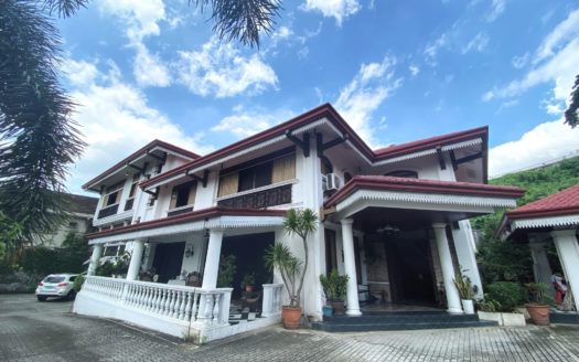 Endless10BedroodColonialStyleHouseandLotforSaleinLoyolaGrandVillas-1.jpg