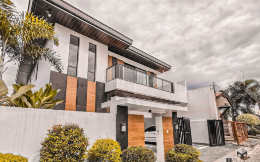 Gleaming4-BedroomHouseandLotforSaleinBFParanaque-1.jpg