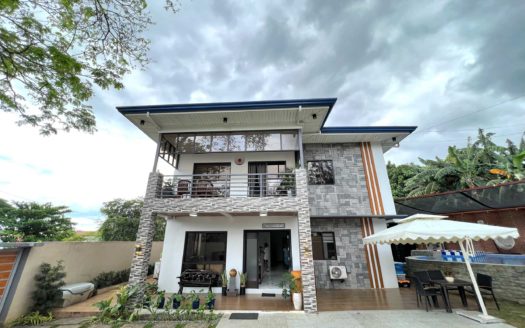 Majestic8BedroomHouseandLotforSaleinGreenviewExecutiveinQuezonCity-1.jpg