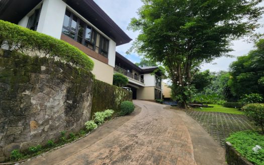 Sensational4-BedroomHouseandLotforSalenearKatipunan-1.jpg