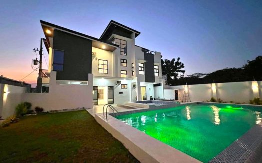 Ultramodern6-BedroomHouseforSaleinMultinationalVillageParanaque-1.jpg