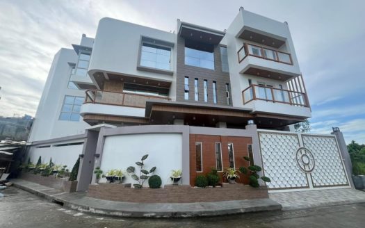 Astonishing8-BedroomHouseForSaleinGreenwoods,Taytay,Rizal-1.jpg