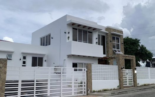 Elegant4-BedroomHouseforSaleinRivieraGolfCountryClubSilangCavite-1.jpg