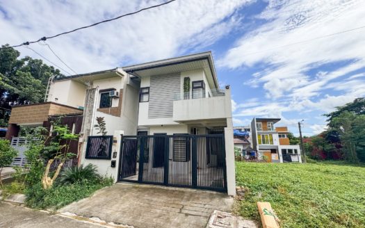 Inviting3-BedroomHouseandLotinBatasanHills,QuezonCity-1.jpg