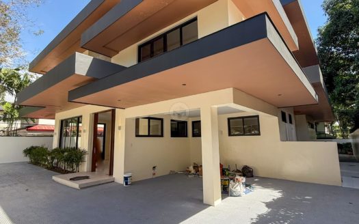 Stunning4-BedroomHouseandLotforSaleinAyalaAlabang,Muntinlupa-4.jpg