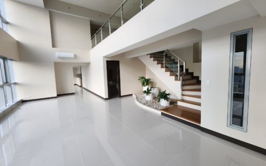 Comfortable4-BedroomBiLevelPenthouseUnitforSaleinUptownParkSuitesBGC-1.jpg