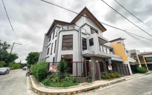 Outstanding7-BedroomHouseforSaleinGreenwoodsTaytayRizal-1.jpg