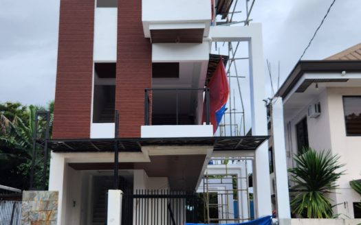 Charming3-BedroomHouseandLotforSaleinPoblacion,Muntinlupa-1.jpg