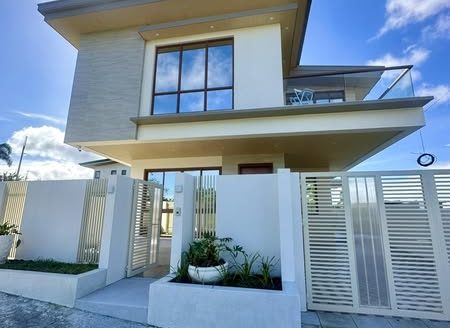 Sensational4-BedroomHouseandLotforSaleinTropicalGreens,Tagaytay-1.jpg