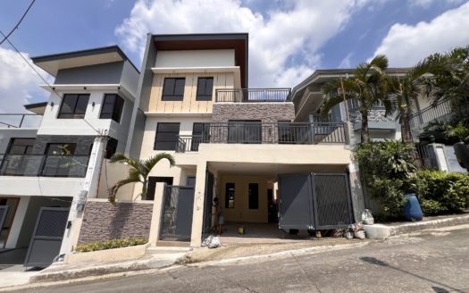 Modern6-BedroomHouseforSaleinVistaRealExec.Village,Brgy.BatasanHills,QuezonCity-1.jpg