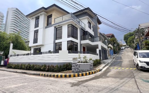 Modern6-BedroomHouseforSaleinVistaRealExecutiveVillageQuezonCity-1.jpg