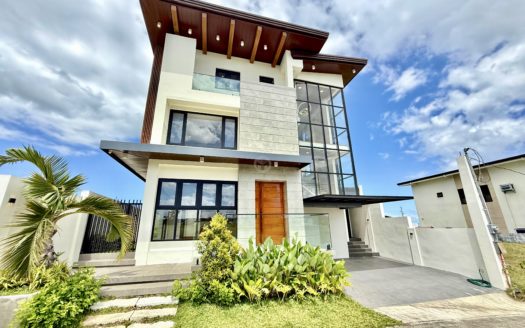 Sensational5-BedroomHouseandLotforSaleinVenare,Nuvali,Laguna-1.jpg