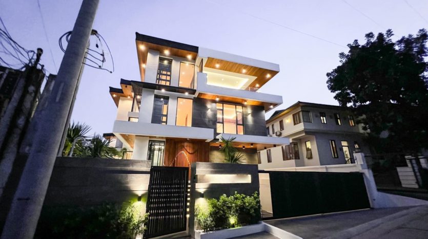 Presello - 5 Things You’ll Find In A Luxury Mansion in 2023