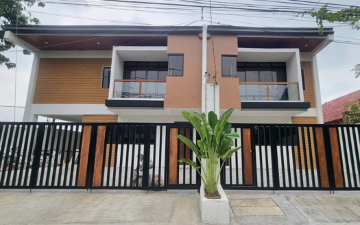 Charming4-BedroomTownhouseforSaleinBFResortVillageLasPinas-1.jpg