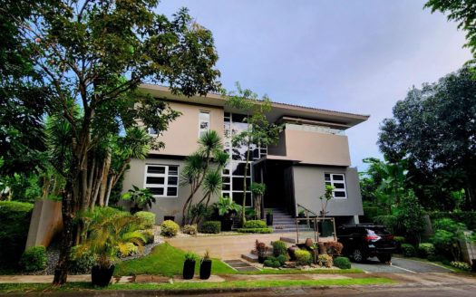 Stunning5-BedroomHouseandLotforSaleatAyalaWestgroveHeightsinSilangCavite-1.jpg