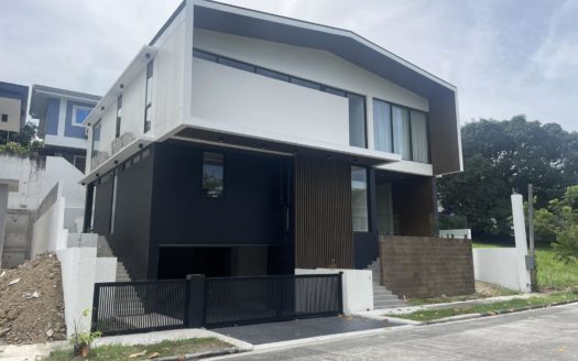 Spacious4-BedroomHouseandLotinLindenwoodResidences,Tunasan,MuntinlupaCity-3.jpg