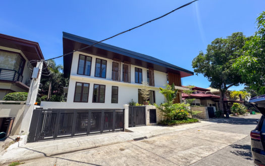 Luxurious5-BedroomHouseandLotforSaleinAyalaAlabangVillage,MuntinlupaCity-1.jpg
