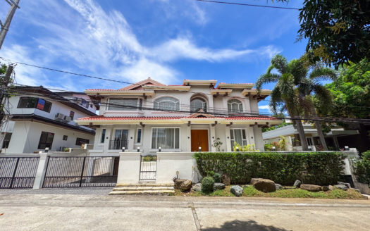 Elegant5-BedroomHouseandLotinAyalaAlabang,MuntinlupaCity-1.jpg