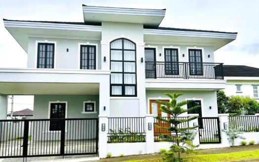 Stunning4-BedroomHouseandLotforSaleinChateaudeParisSouthForbesSilangCavite-1.jpg