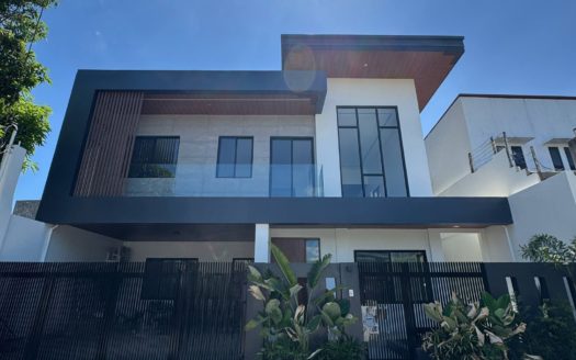 Charming4-BedroomHouseandLotforSaleinBFHomesParanaque-1.jpg