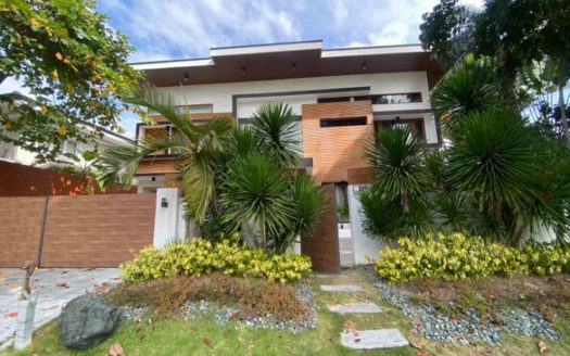 Stunning4-BedroomHouseandLotforSaleinAyalaAlabangMuntinlupa-1.jpg