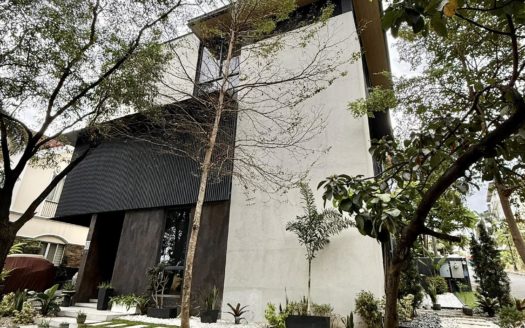 Modern4-BedroomCornerHouseandLotforSaleinMcKinleyHillVillageTaguig-1.jpg
