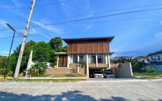 Contemporary3-BedroomHouseandLotforSaleinLindenwoodResidencesMuntinlupa-1.jpg