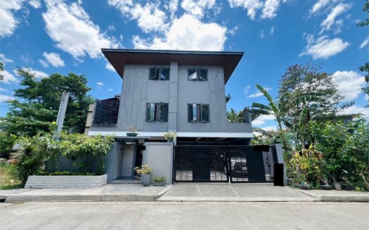 Stunning4-Bedroom3StoreyHouseandLotforSaleinBrgy-1.jpg