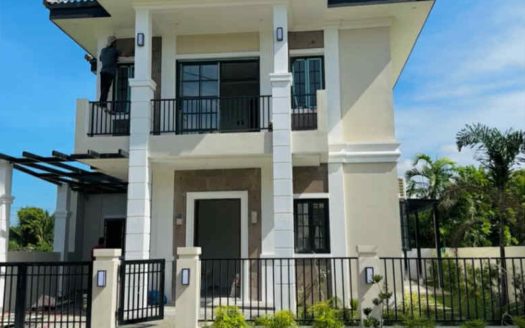 Pristine4-BedroomHouseandLotforSaleinSouthForbesSilangCavite-1.jpg