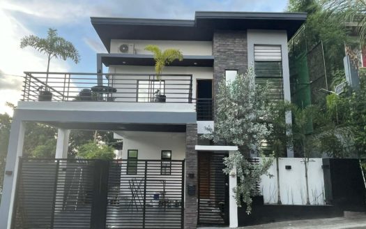 Gleaming3-BedroomHouseandLotforSaleinRidgemondExecutiveVillageSanIsidroTaytayRizal-1.jpg