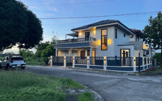 Bright3-BedroomHouseandLotforSaleinBinanLaguna-1.jpg