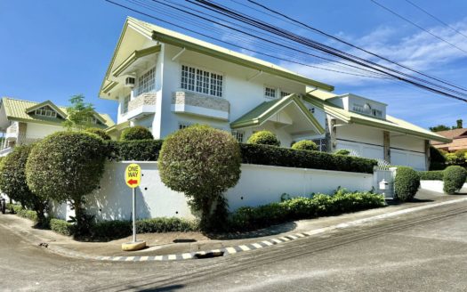 Notable4-BedroomHouseandLotforSaleinAlabang400Muntinlupa-1.jpg