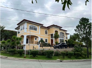 Grand5-BedroomHouseandLotforSaleinPonderosaLeisureFarmSilangCavite-1.jpg